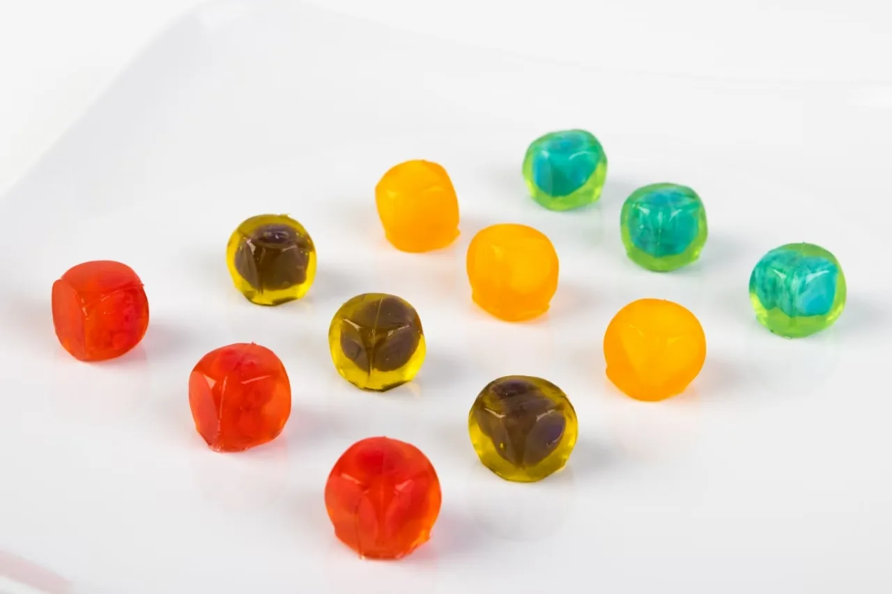 Gummy 3D Scellée dans la Glace (Fraise) detail